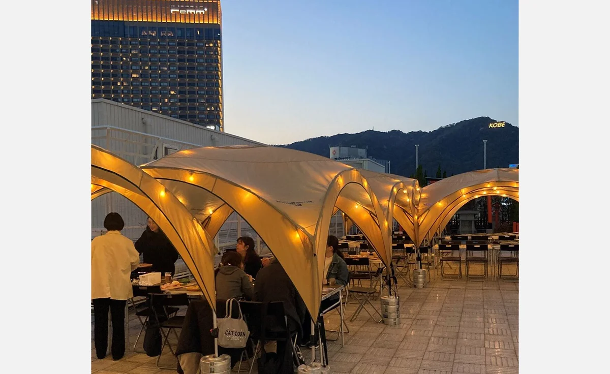 【神戸阪急】三宮駅前で手軽に楽しむBBQ。神戸阪急の屋上に「ＢＢＱビアガーデン」オープン中。
