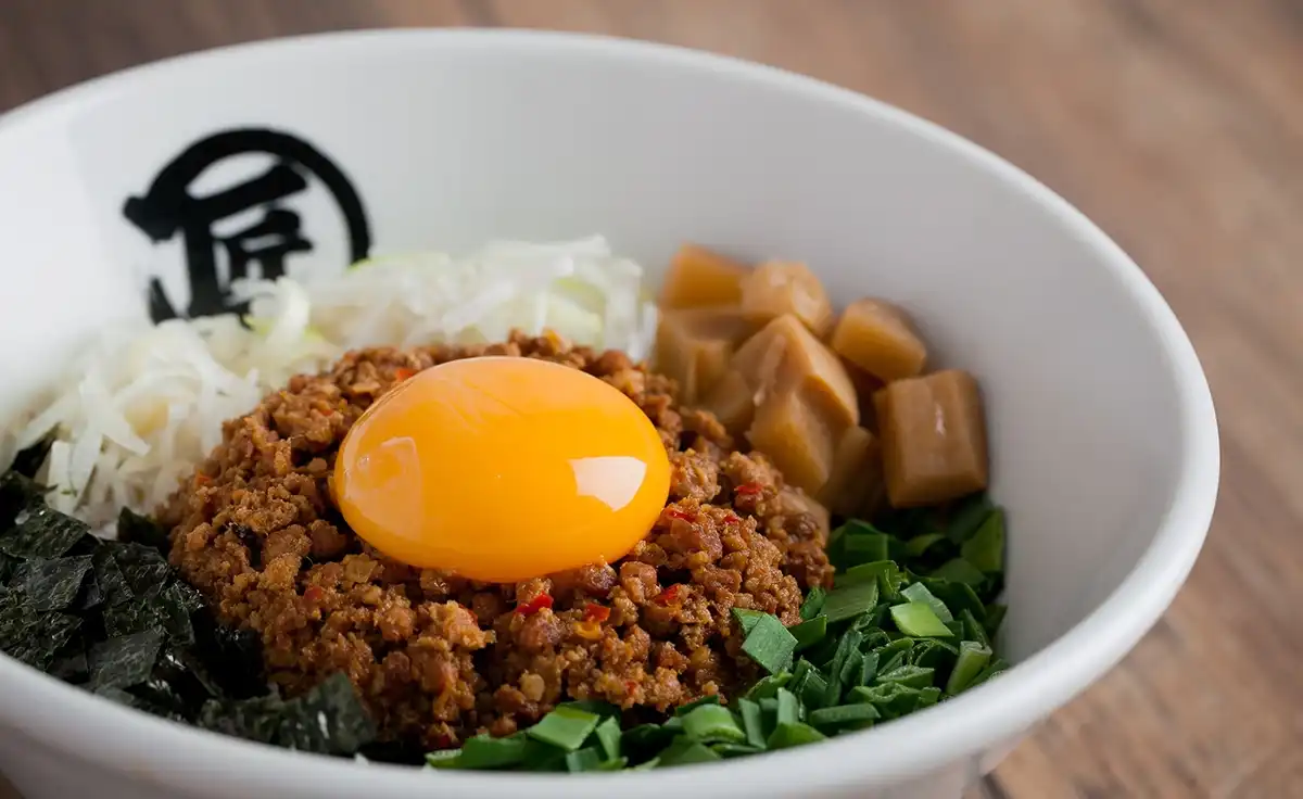 激戦区の江坂でラーメン。“究極のラーメン”から“まぜそば”まで６名店を厳選！