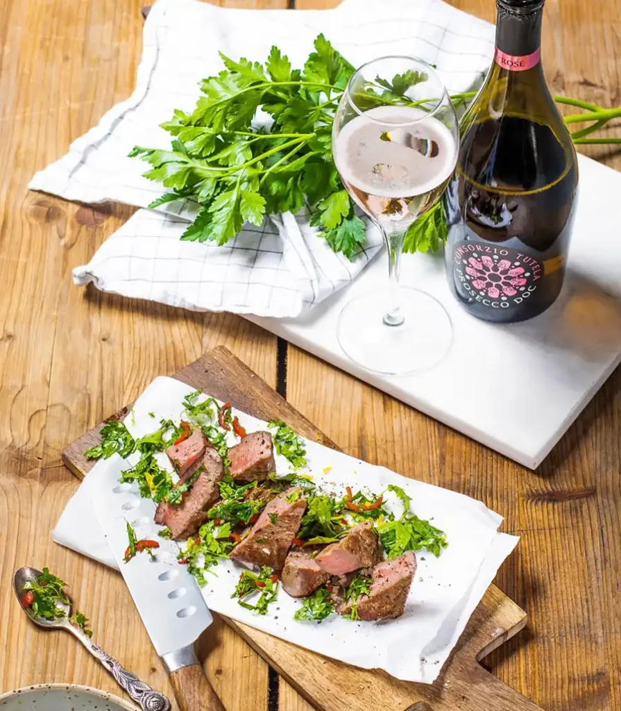 プロセッコロゼと肉