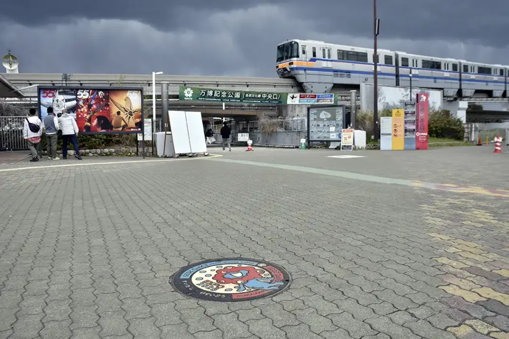 吹田市マンホール蓋・万博記念公園中央駅のミャクミャク