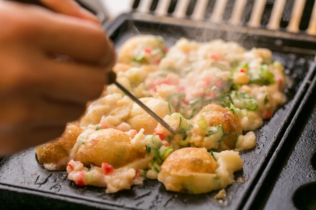 蛸之徹のたこ焼きは自分で焼く