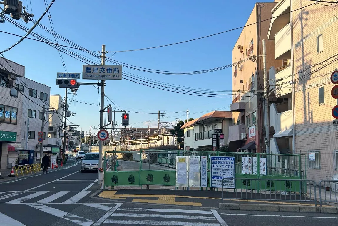 阪急豊津駅の駅西側から垂水上池公園までの間で、遊歩道の整備工事を実施。2026年3月に完成予定です