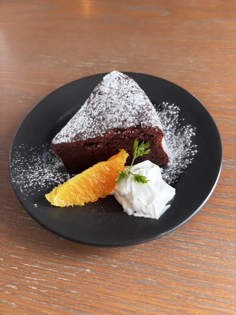 Cafe&Bal Magis(カフェアンドバル マジス)