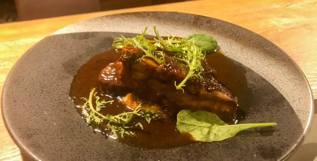 エサカイタリアン オカムー 黒毛和牛すじ肉のカレーランチ