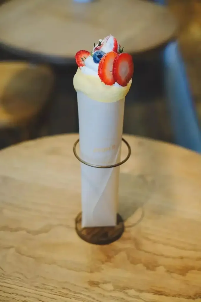 ラ クレープリー ドゥ ポパン 江坂店 デコレーション ストロベリークリーム