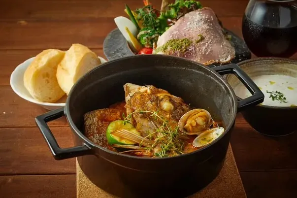 江坂ビストロ リアン 本日鮮魚のココット煮込み