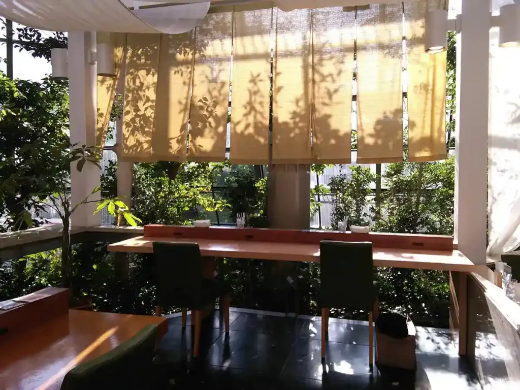 萠茶KIZASHI 内観