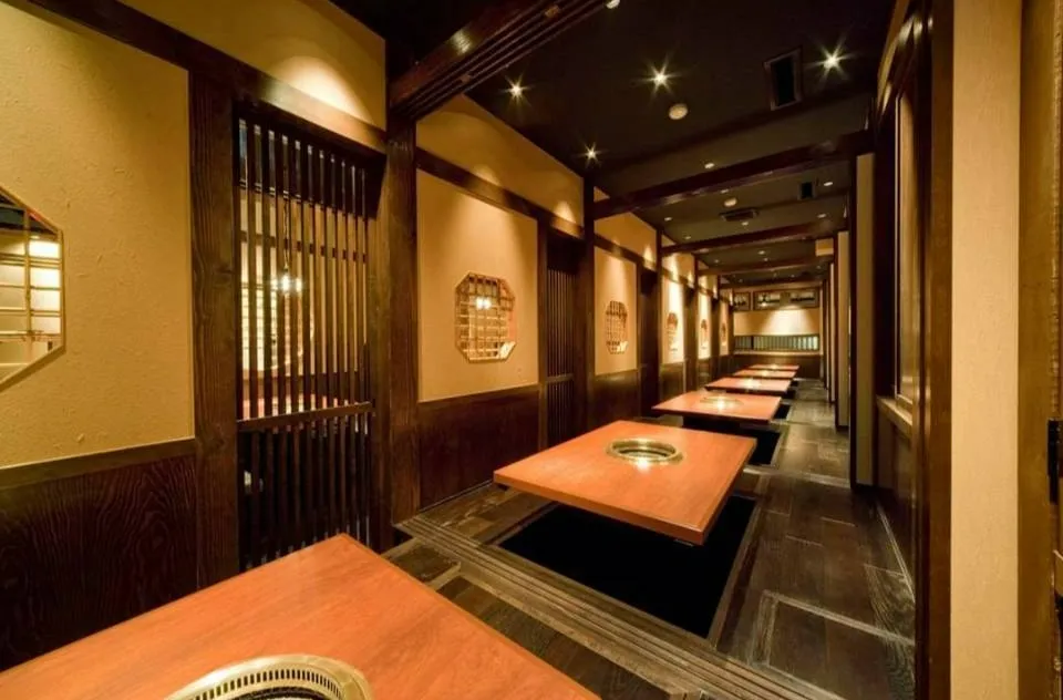 江坂・焼肉処 哲 内観