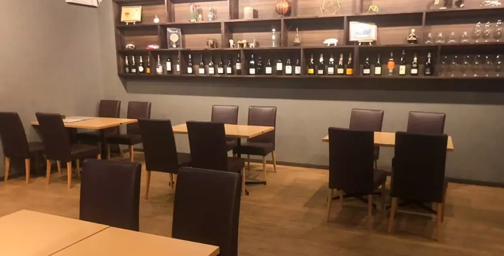 エサカイタリアン オカムー 内観