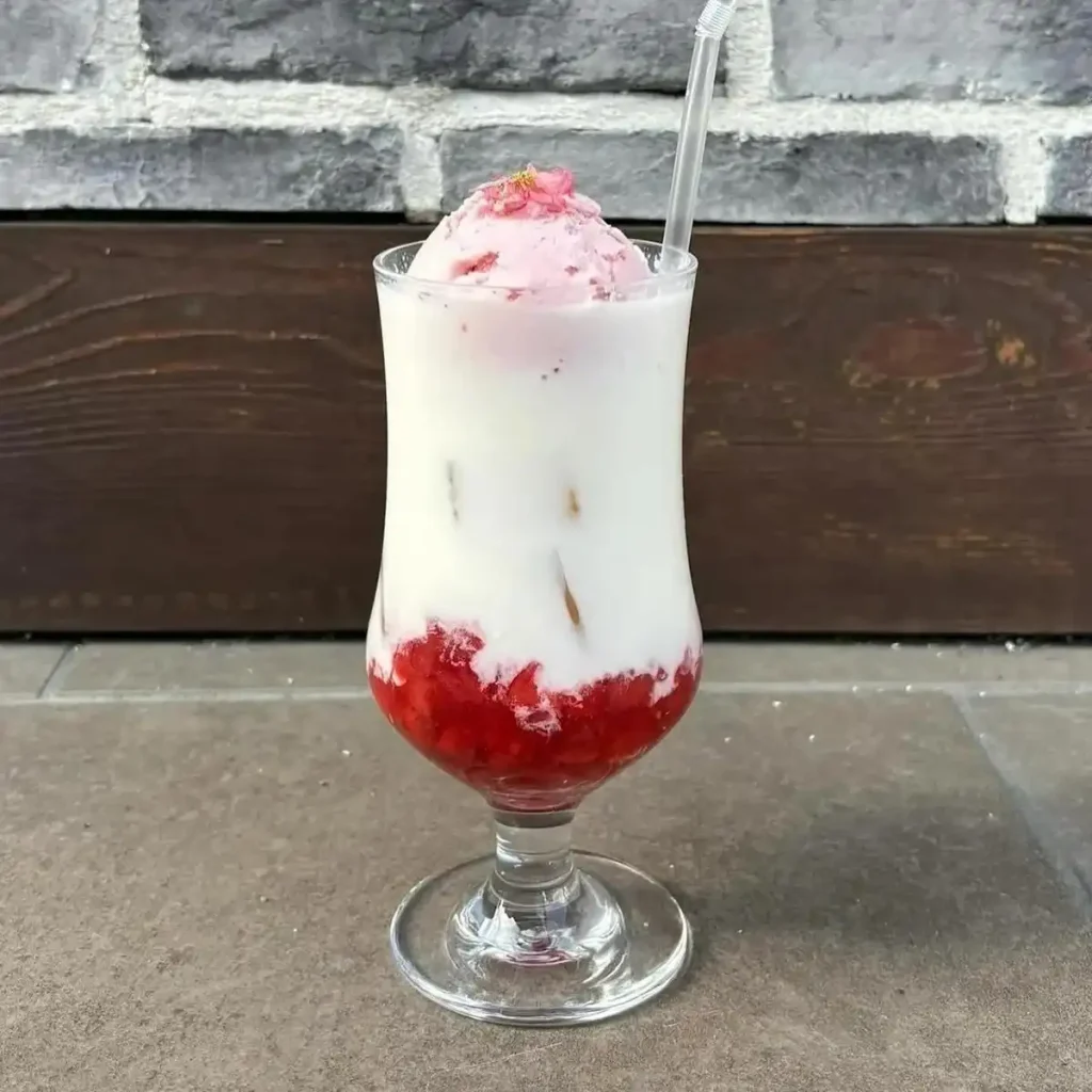 Cafe&Bal Magis(カフェアンドバル マジス) いちごミルク