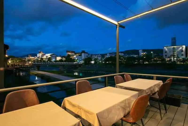 モダン割烹 月彩(かっさい)のテラス席