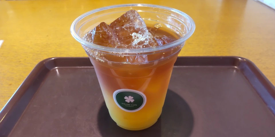 「KISHIBE CAFE YAMAGUCHI」のオレンジアイスティー