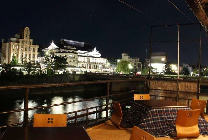 京料理 眺河 先斗町 華(ナガメガワポントチョウハナ)の鴨川納涼床席