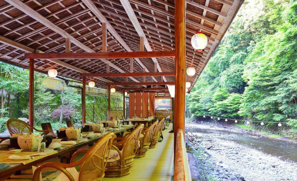 高雄観光ホテルお食事処の川床