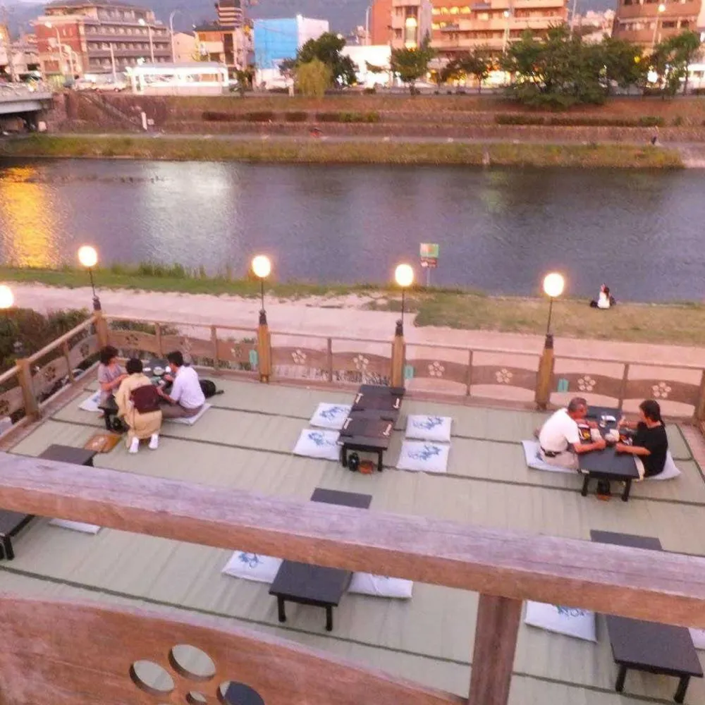 京料理梅むらの川床席