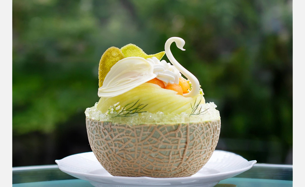 6/１～、ウェスティンホテル大阪で「白鳥のメロンプリンパフェ」期間限定販売