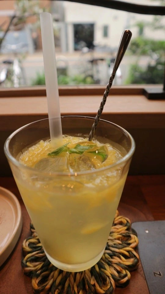 「Zutto-coffee」の「甘夏スカッシュ」