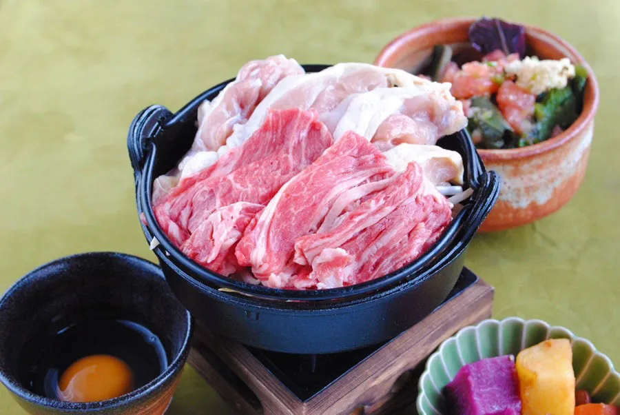 京都産 京丹波牛と京丹波鶏のすき焼き