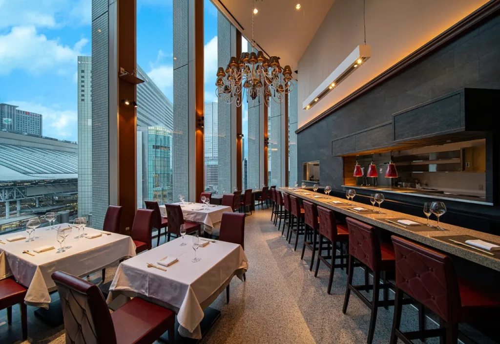 Teppanyaki×Wineあかくろ_内観