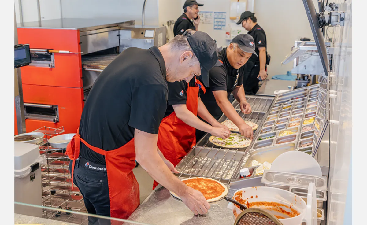 ドミノ・ピザ上本町店、ピザアカデミー開催とお持ち帰りでサイドメニュー１品プレゼント