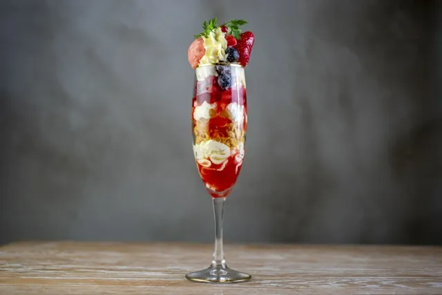 good spoon 江坂公園店 ストロベリーパフェ2