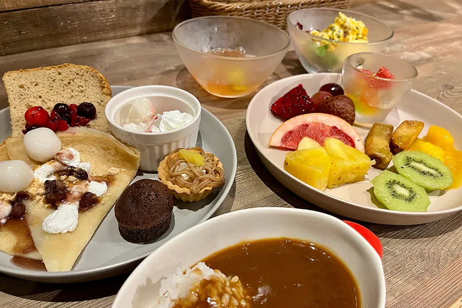 メルカパーラールクア大阪店のビュッフェで選んだフード