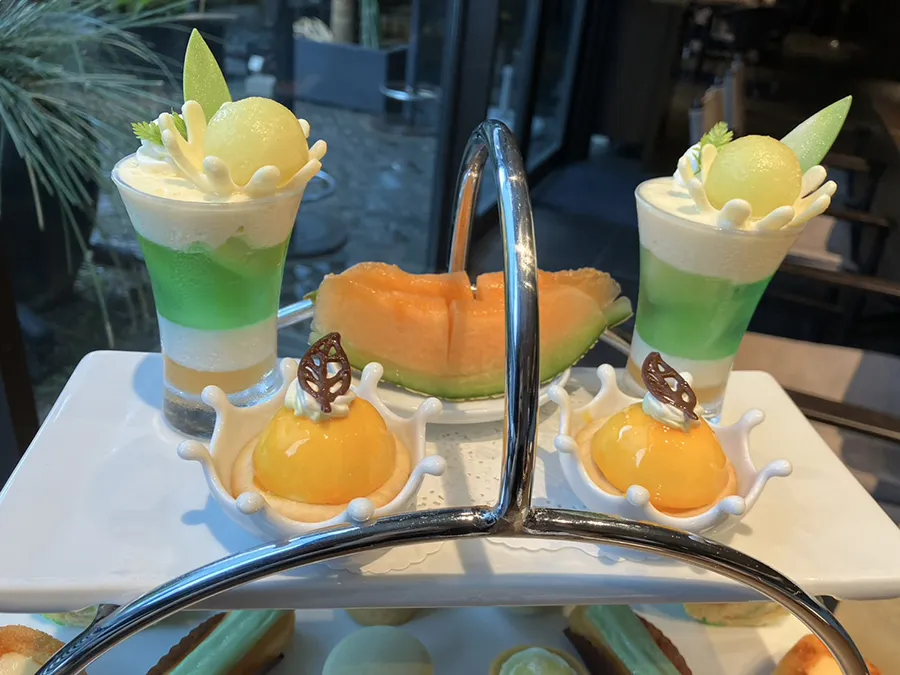 XEX WESTの「The BAR」で人気のアフタヌーンティーの最上段