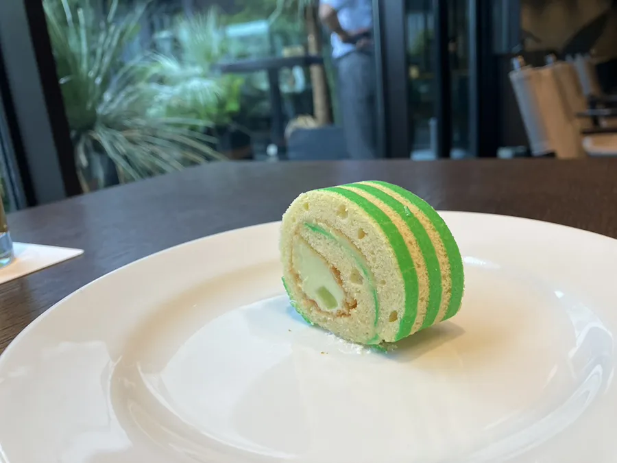 XEX WEST「The BAR」で人気のアフタヌーンティーのスイーツ