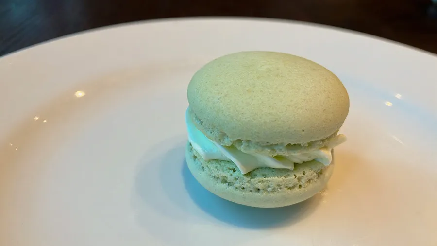 XEX WEST「The BAR」で人気のアフタヌーンティーのマカロン