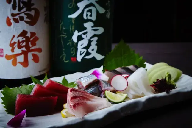 饂飩とお酒 金爾 刺し身と日本酒