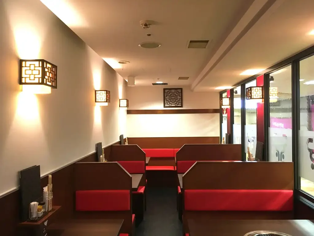 阪急三番街　大同門　内観