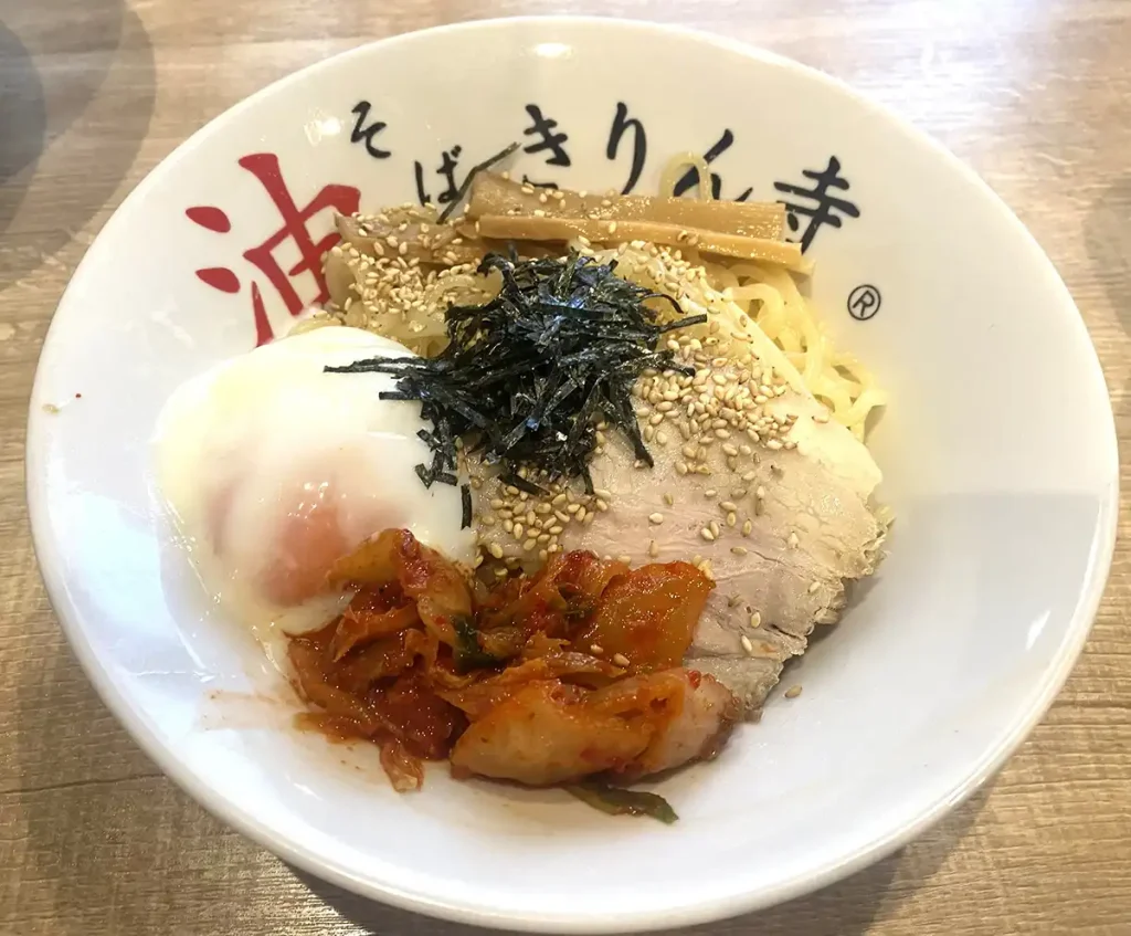 きりん寺　関大前店　キムチ入り油そば