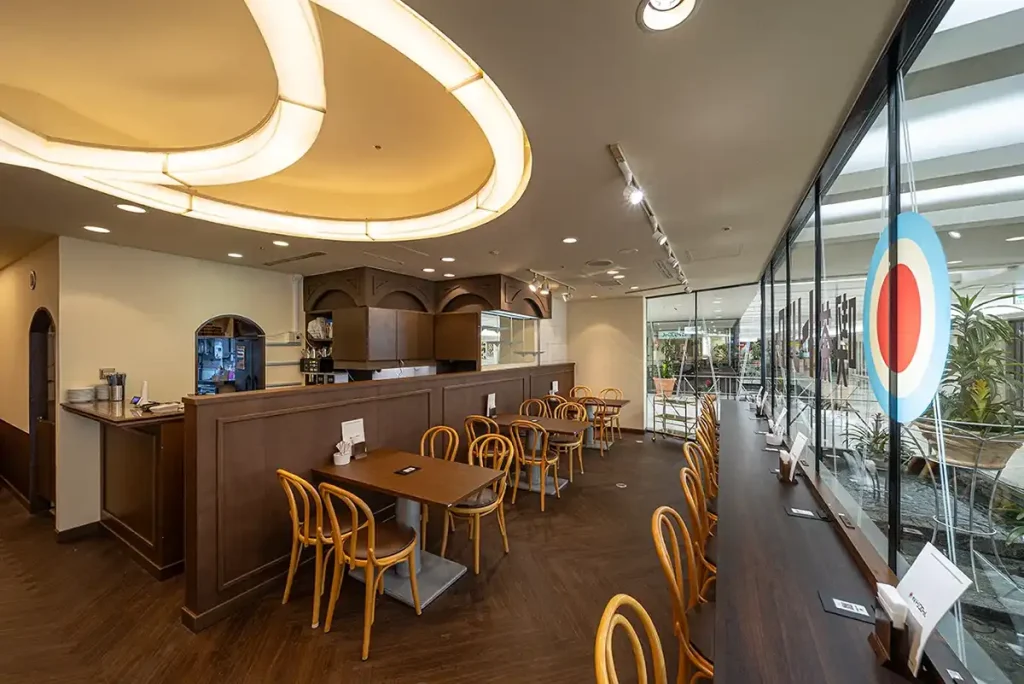 阪急三番街 喫茶トリコロール 内観