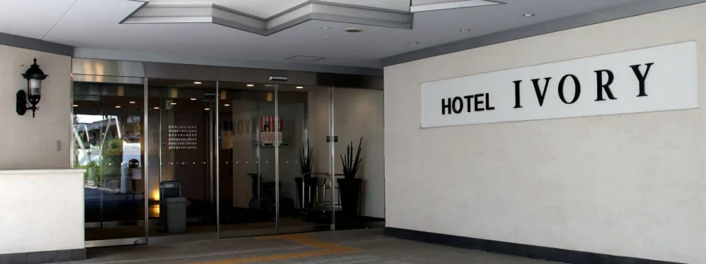 美食と染色アートのコラボ ホテルアイボリー