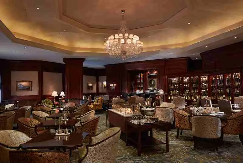 ザロビーラウンジ 内観