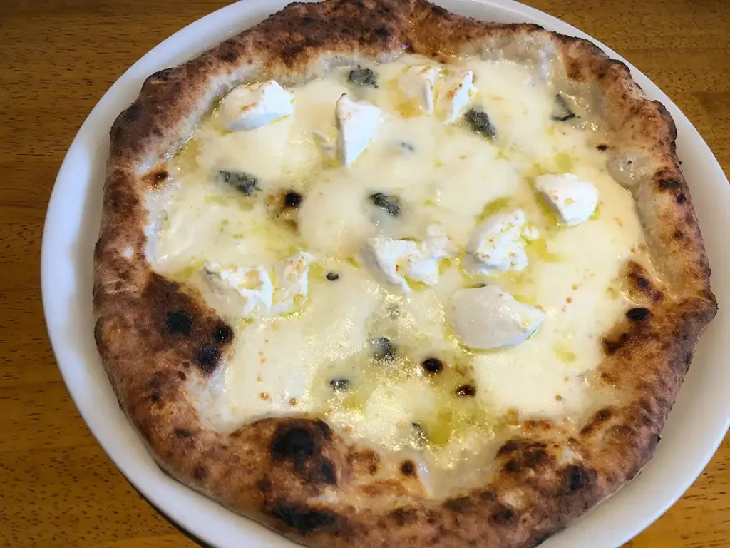 Pizzeria Capricorno クアトロフォロマッジ