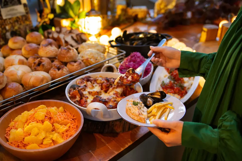 TOOTH TOOTH FISH IN THE FORESTみなとHANABI 特別ディナービュッフェ