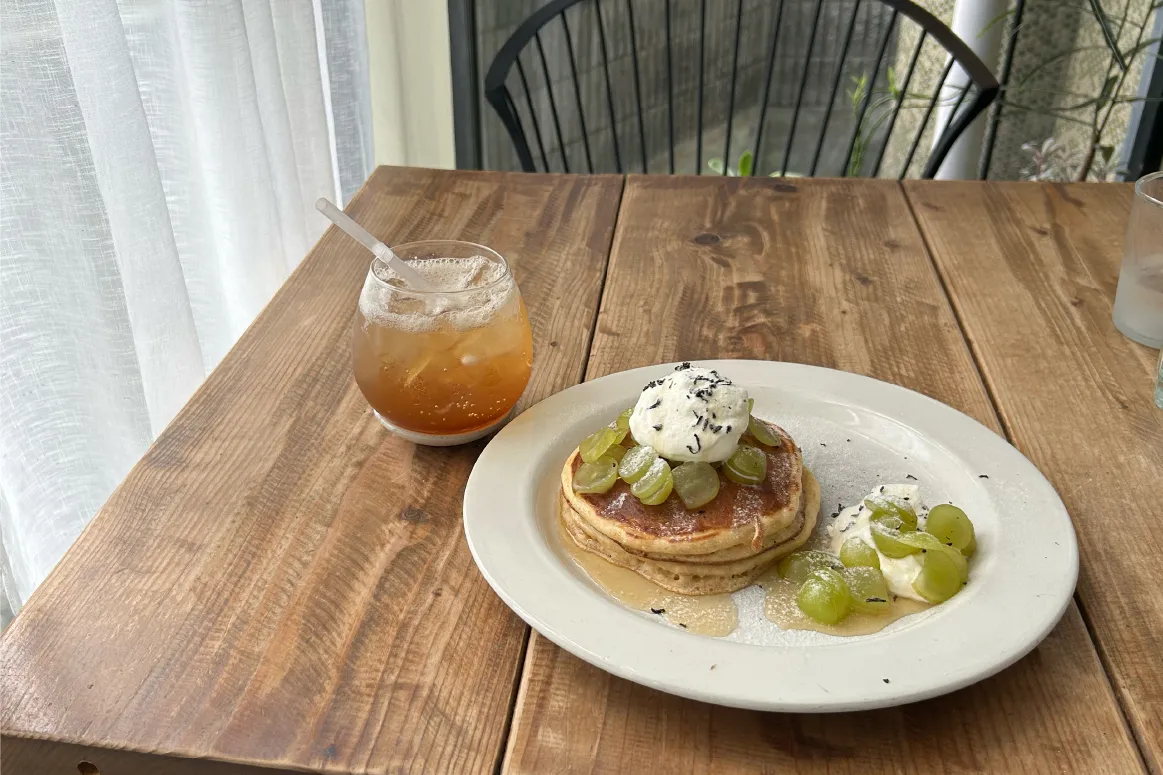 吹田市円山町のベーカリーカフェ「hareiro」で、マスカットづくしのパンケーキ＆紅茶を堪能してきました♪