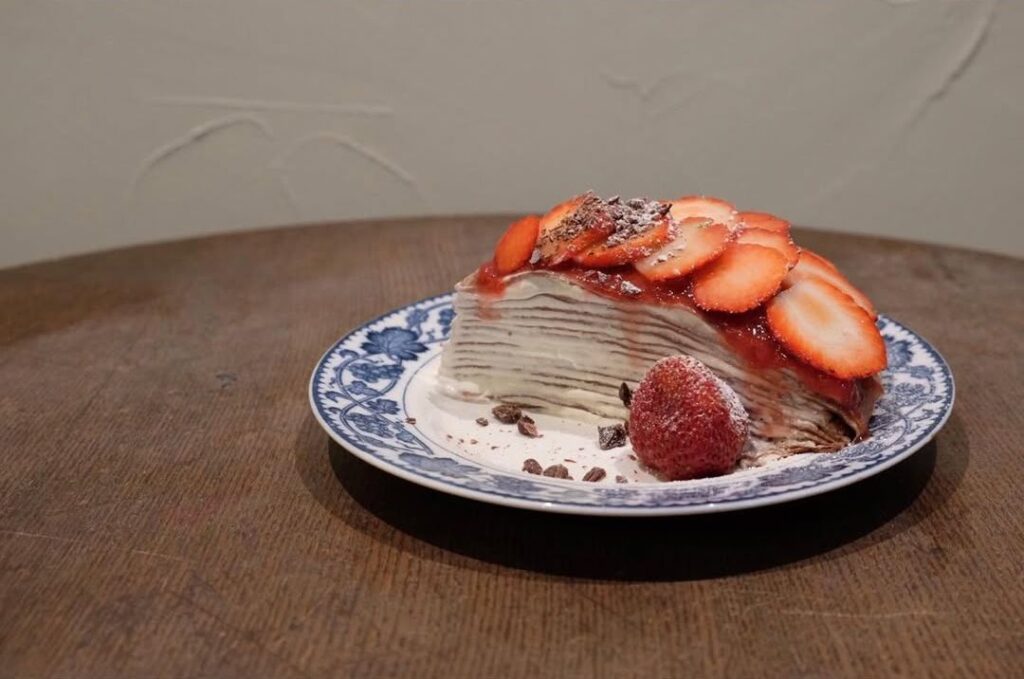 ネルヤの苺のチョコココアミルクレープ