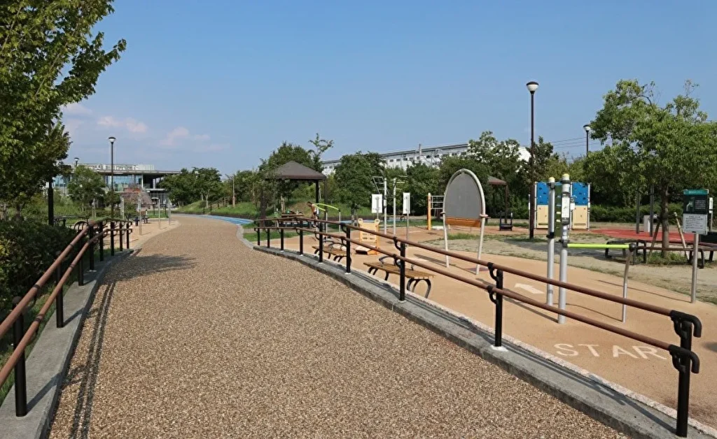 健都レールサイド公園