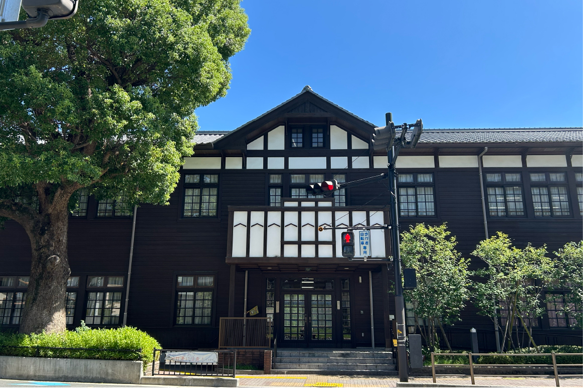 吹田市では使用済み油の回収を実施中。回収拠点の一つである「千里山・佐井寺図書館」をご紹介します