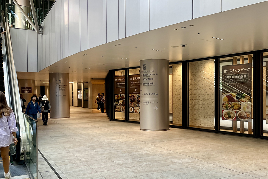阪神百貨店外の通路