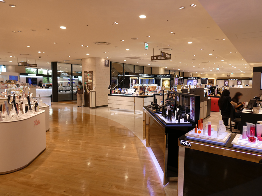 阪神梅田本店の2階フロア