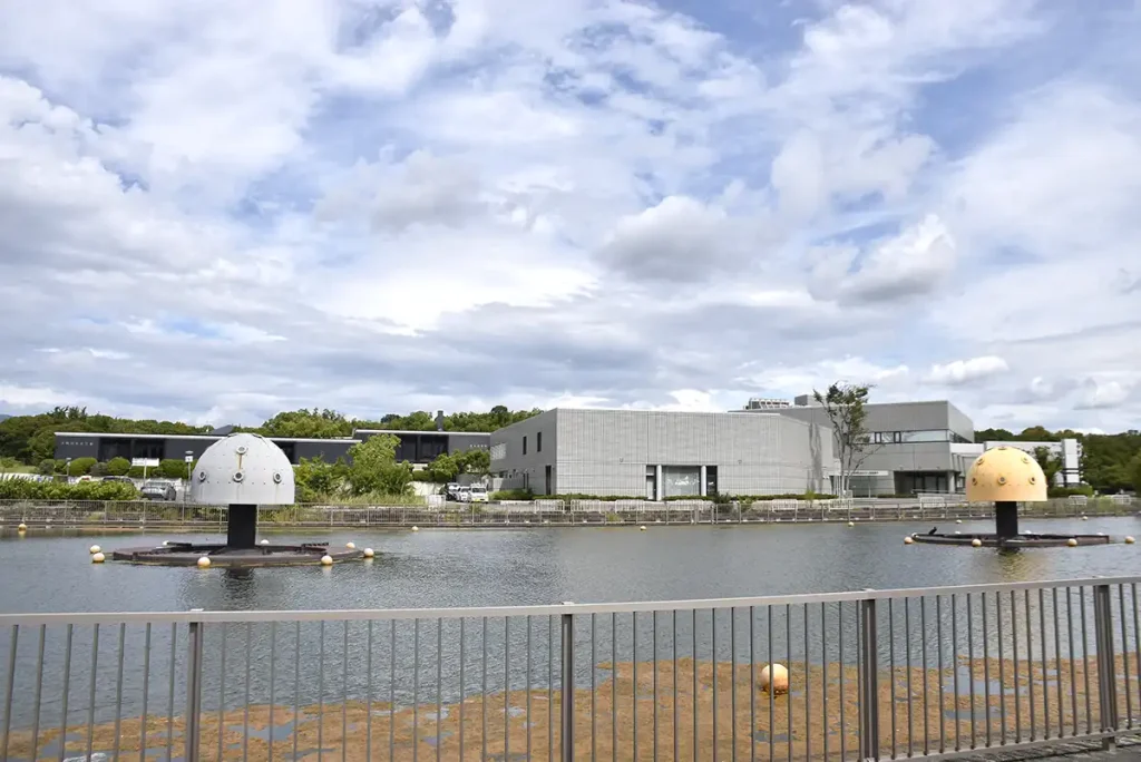 万博記念公園の夢の池噴水オブジェ2