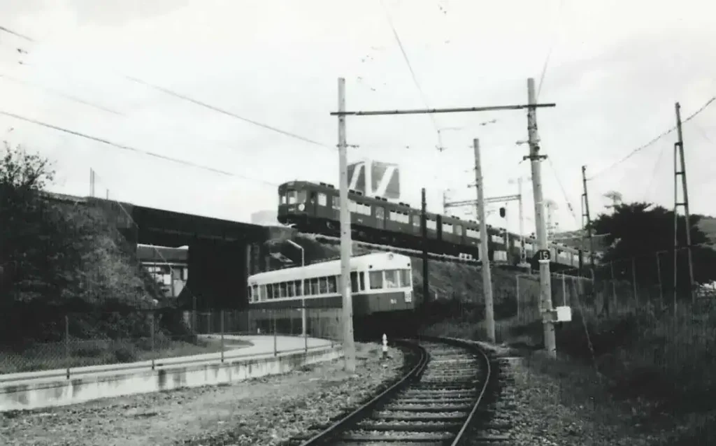 川西能勢口駅の急カーブ 昔の写真