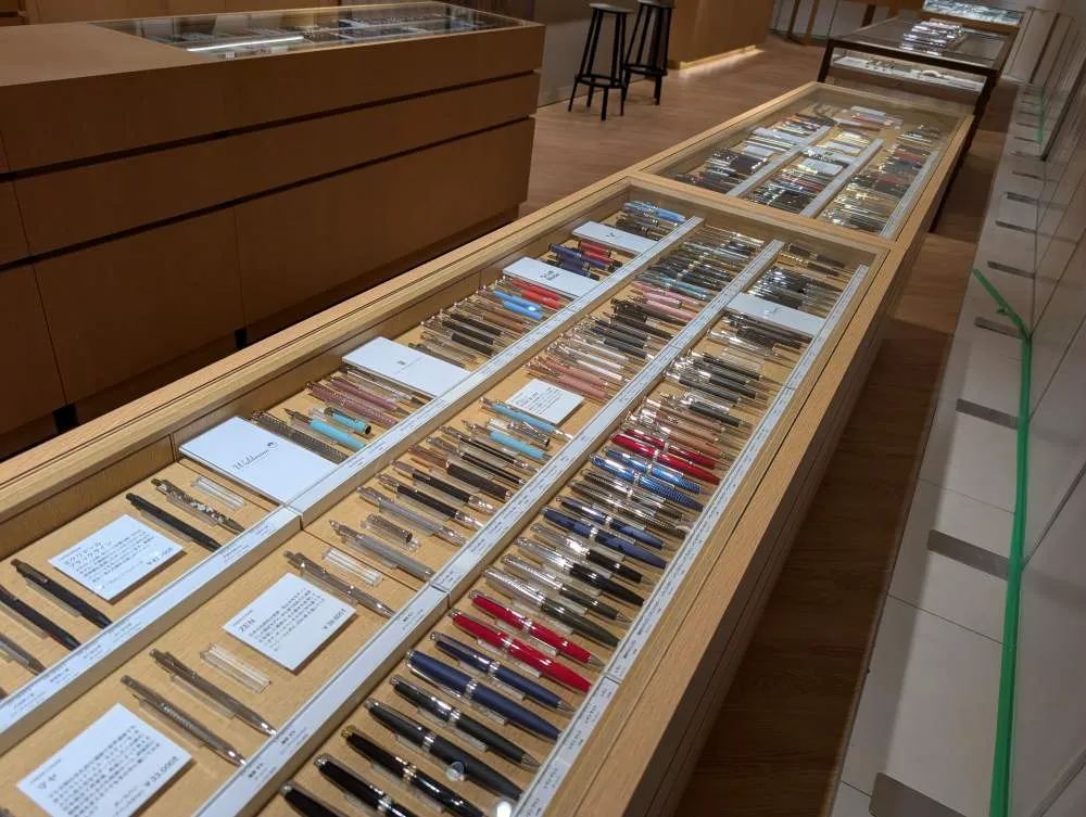 伊東屋の万年筆、ボールペンなどのラインナップ