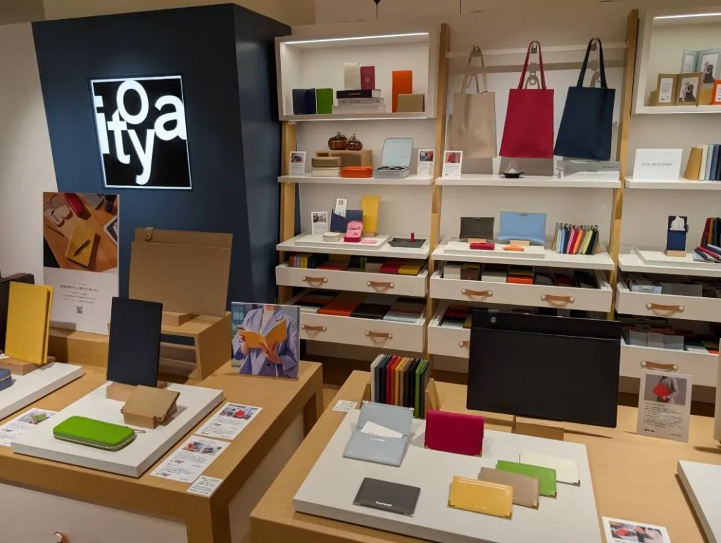 伊東屋のブランド「COLOR CHART」のコーナー