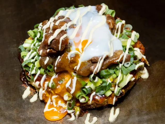 粉もん太郎大阪梅田店のすじコン玉半熟卵