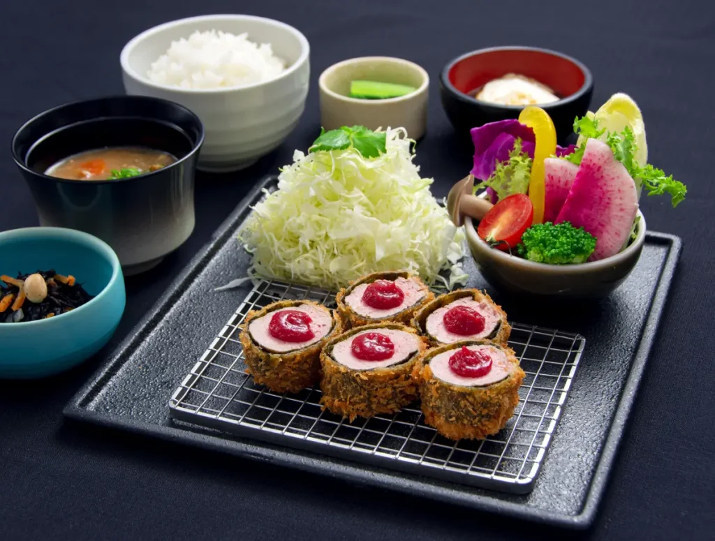 鶴群大丸梅田店のしそ梅のり巻きとんかつ膳