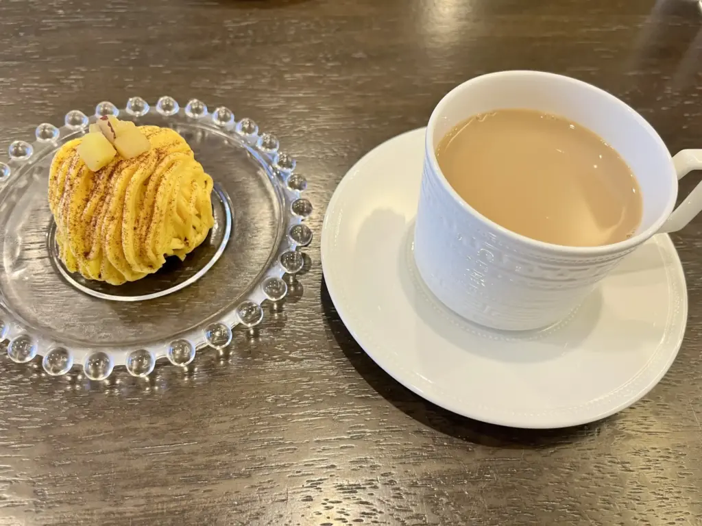 cafeBAMBOU　季節のモンブランとカフェラテ